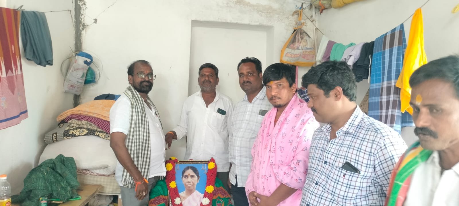 గువ్వడి వెంగమ్మ పెద్ద కర్మకు హాజరైన నాయుకులు